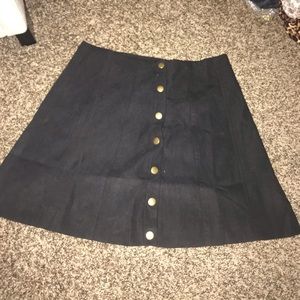 Medium black skirt